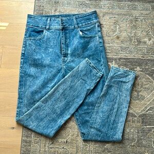 Jbrand @HoskElsa  Elsa Saturday Jean color:everyday blue